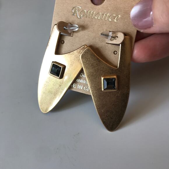 NEW Romance Matte Gold Tone oblong mod chevron-style semi-hoop earrings - Picture 14 of 14